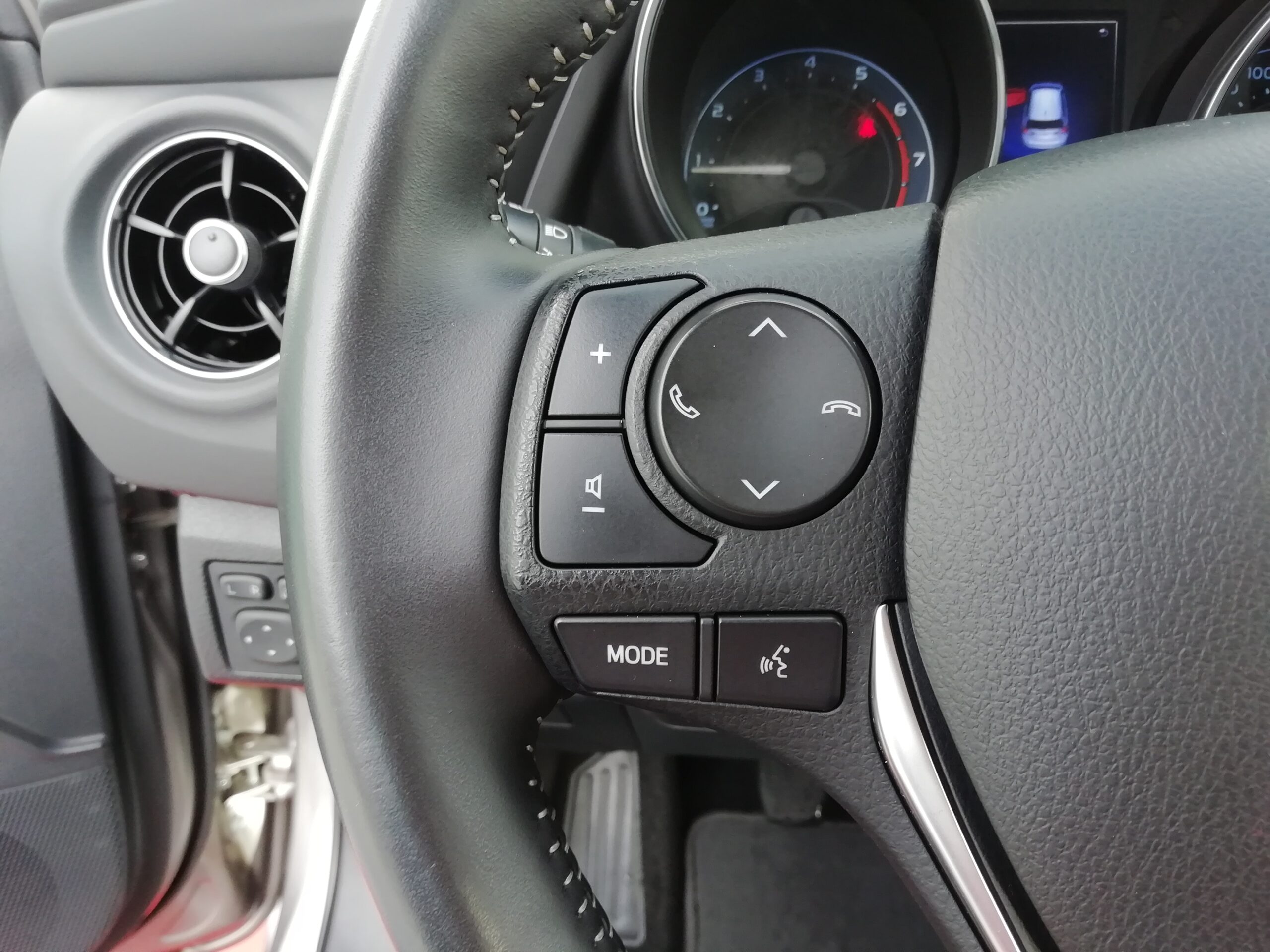 TOYOTA AURIS 1.2 120 FEEL